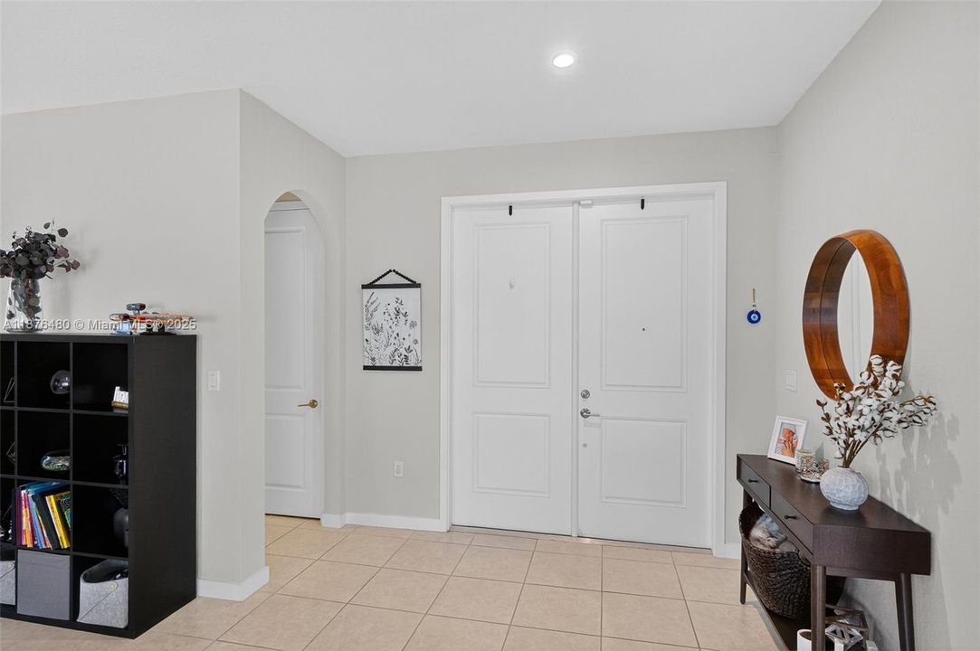 For Sale: $669,000 (4 beds, 3 baths, 2556 Square Feet)