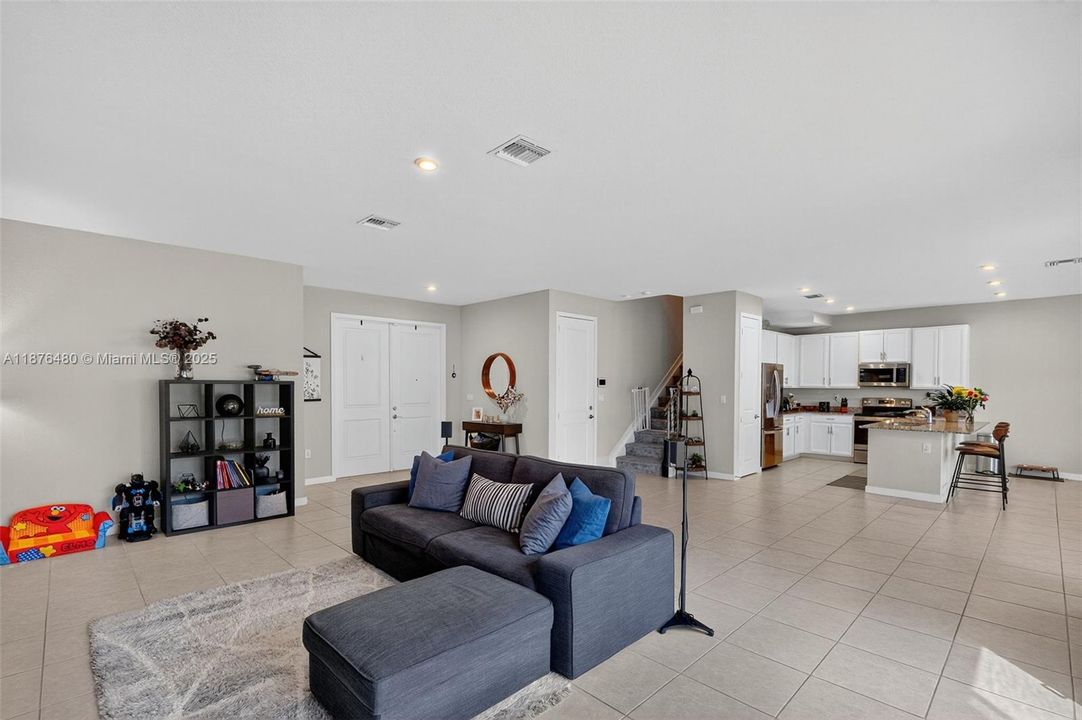 For Sale: $669,000 (4 beds, 3 baths, 2556 Square Feet)