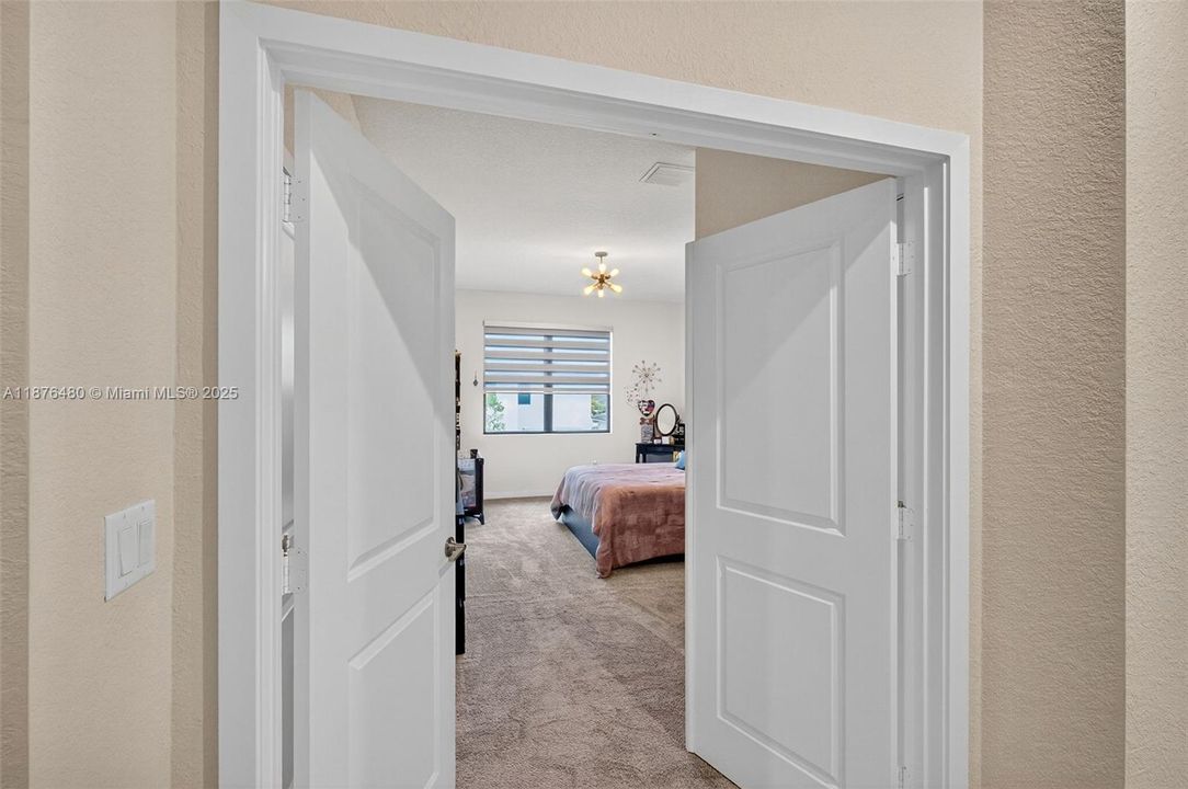 For Sale: $669,000 (4 beds, 3 baths, 2556 Square Feet)