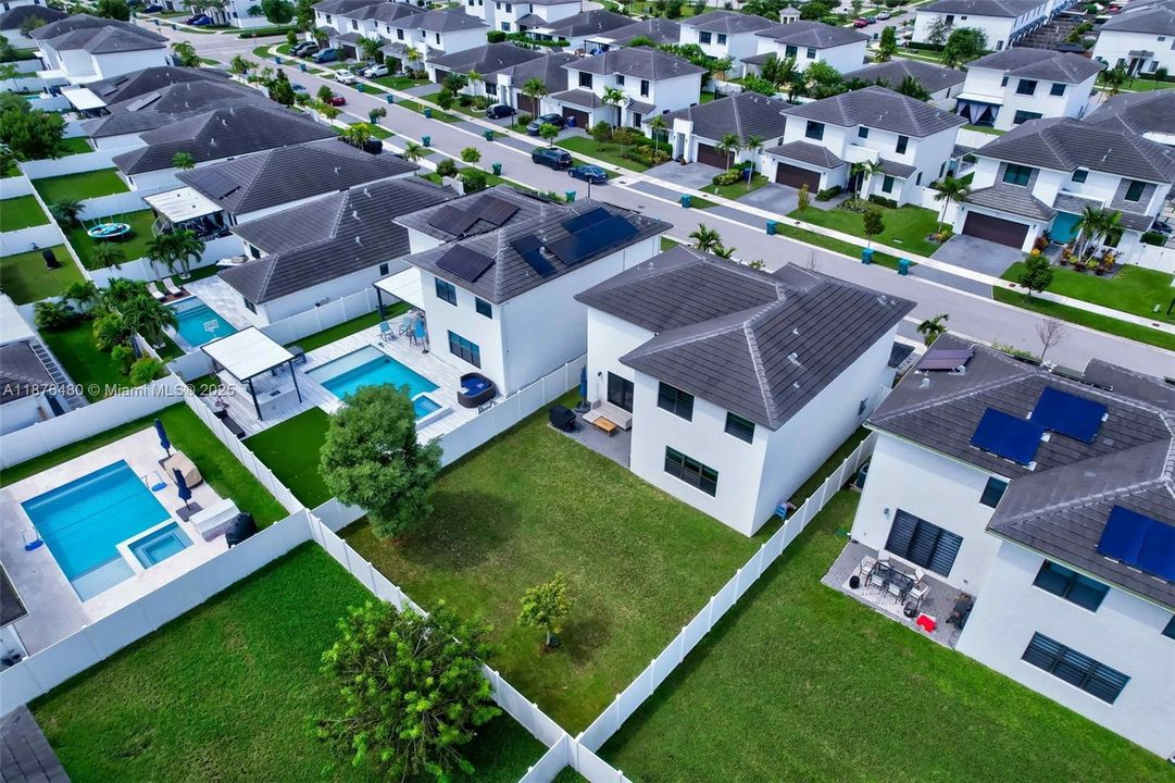 For Sale: $669,000 (4 beds, 3 baths, 2556 Square Feet)