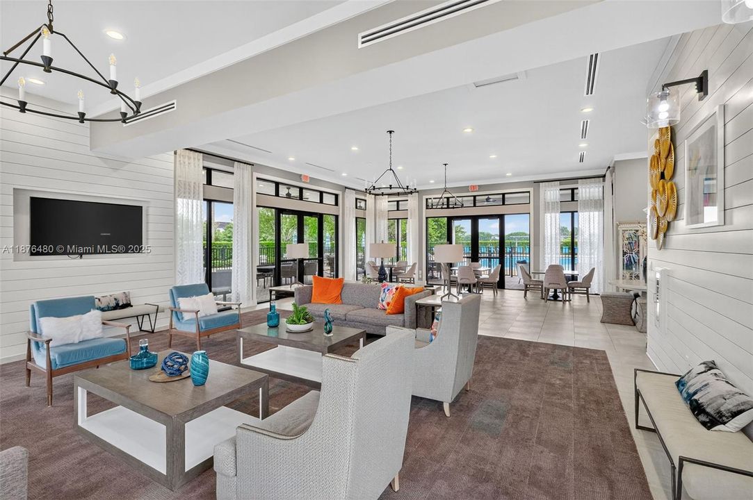 For Sale: $669,000 (4 beds, 3 baths, 2556 Square Feet)