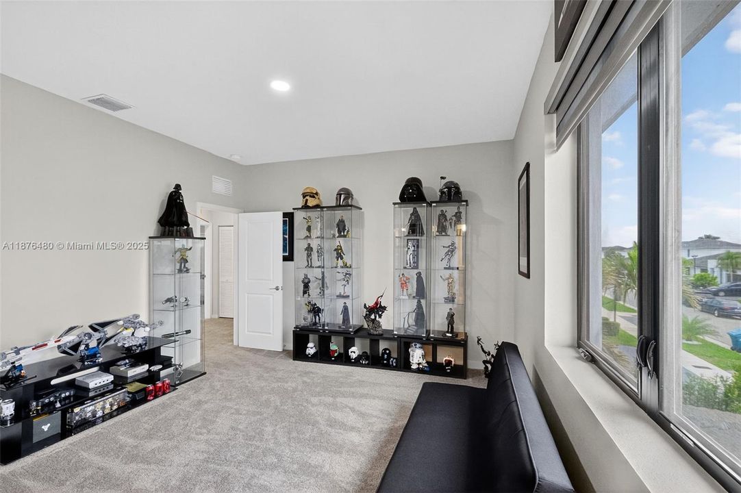 For Sale: $669,000 (4 beds, 3 baths, 2556 Square Feet)