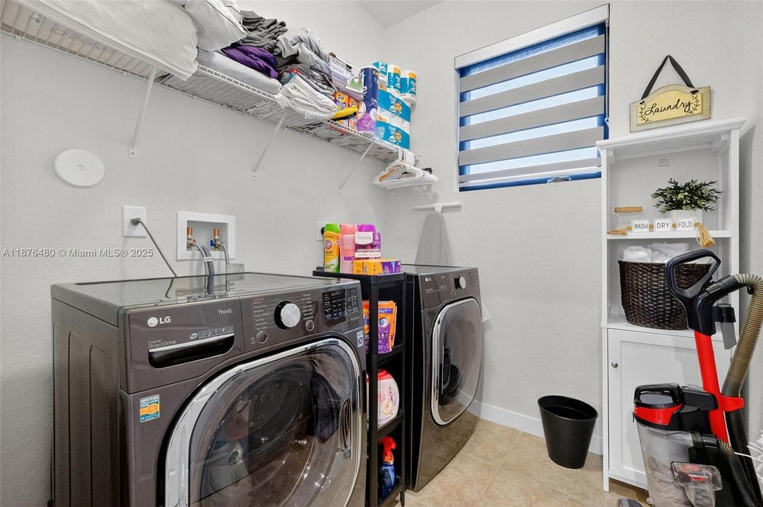 For Sale: $669,000 (4 beds, 3 baths, 2556 Square Feet)