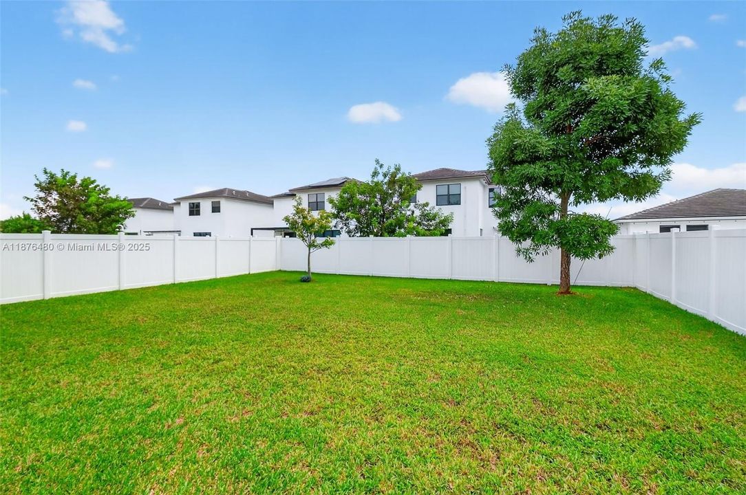 For Sale: $669,000 (4 beds, 3 baths, 2556 Square Feet)