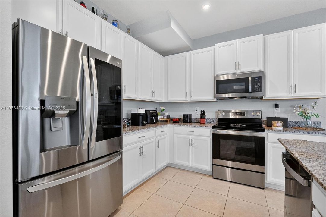 For Sale: $669,000 (4 beds, 3 baths, 2556 Square Feet)