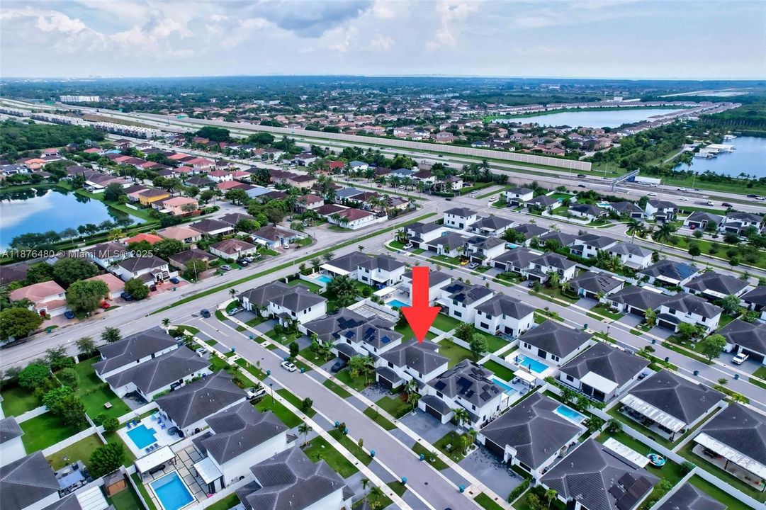 For Sale: $669,000 (4 beds, 3 baths, 2556 Square Feet)