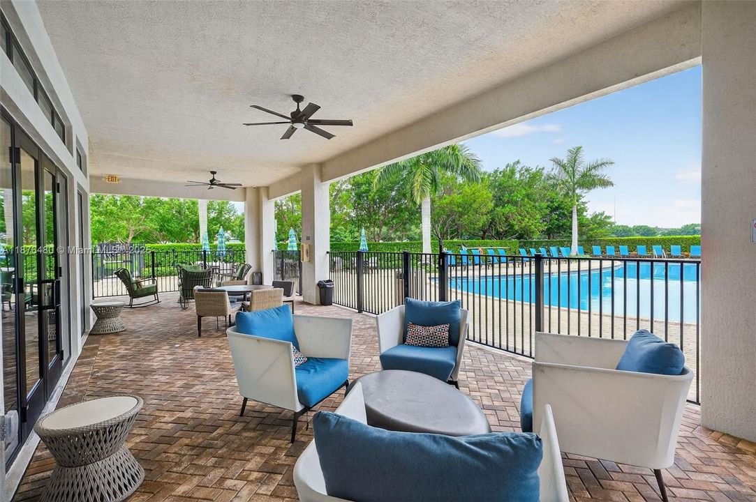 For Sale: $669,000 (4 beds, 3 baths, 2556 Square Feet)