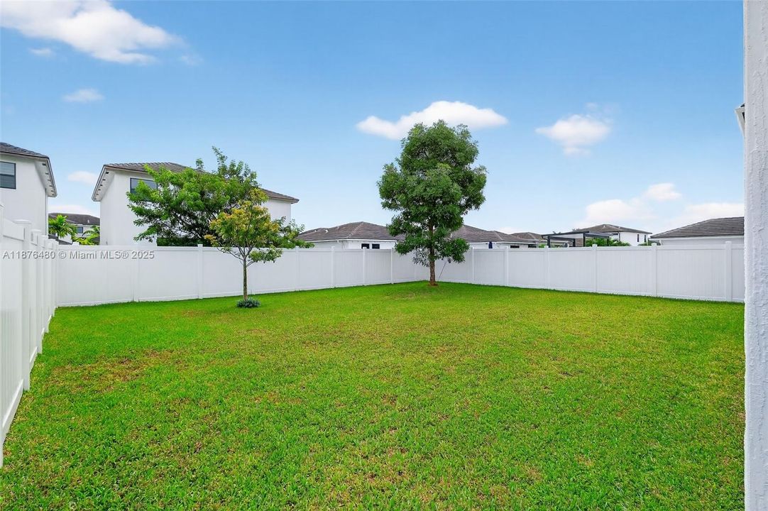 For Sale: $669,000 (4 beds, 3 baths, 2556 Square Feet)