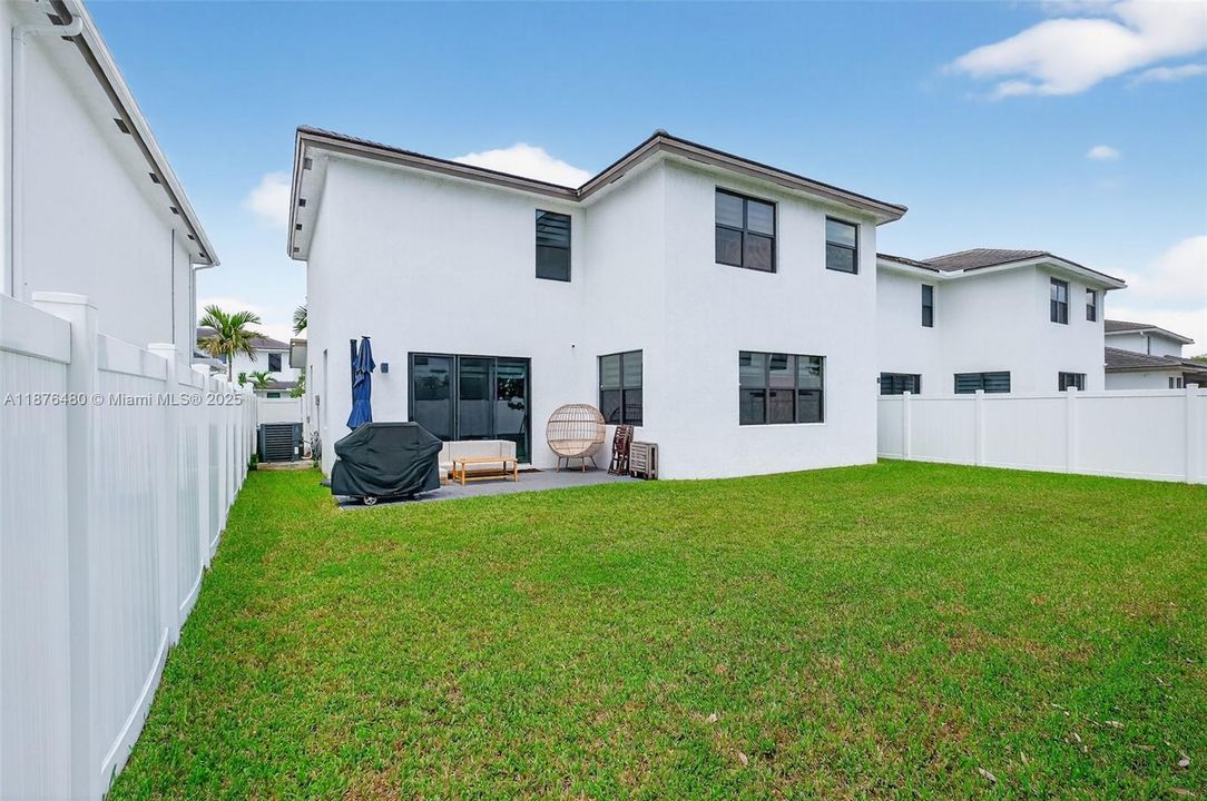 For Sale: $669,000 (4 beds, 3 baths, 2556 Square Feet)