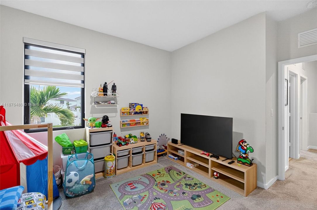 For Sale: $669,000 (4 beds, 3 baths, 2556 Square Feet)