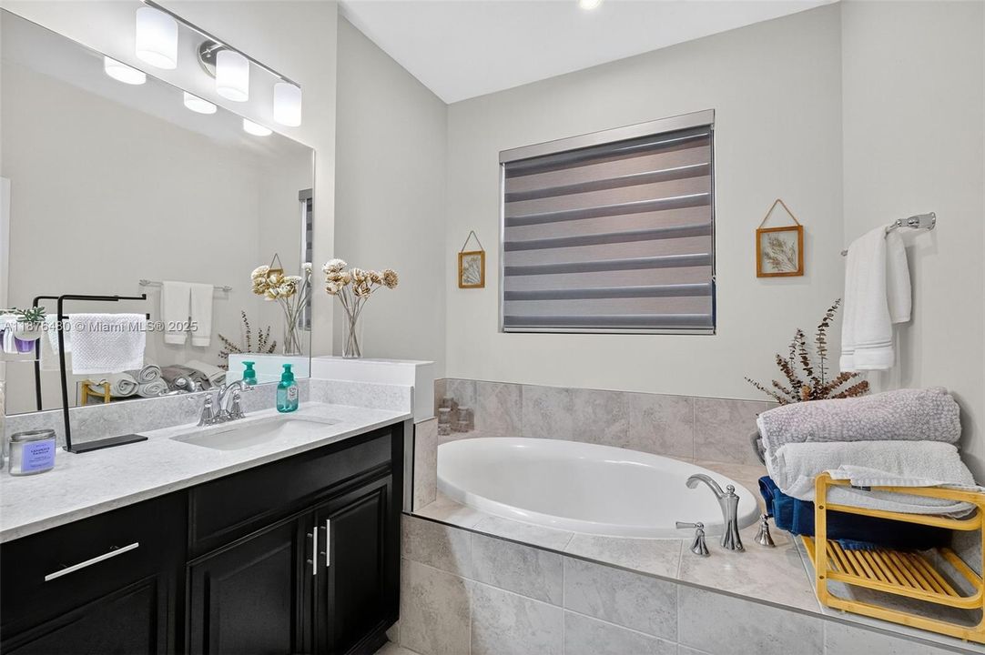 For Sale: $669,000 (4 beds, 3 baths, 2556 Square Feet)