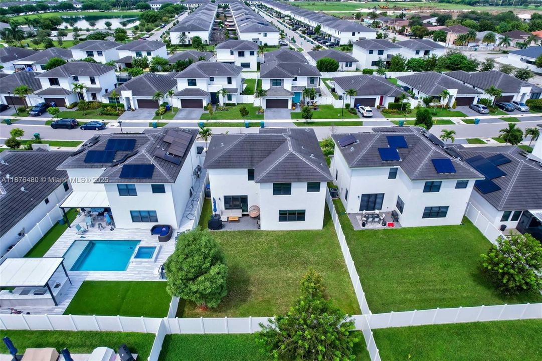 For Sale: $669,000 (4 beds, 3 baths, 2556 Square Feet)