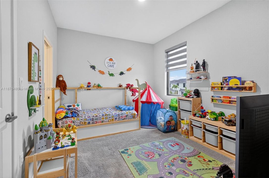 For Sale: $669,000 (4 beds, 3 baths, 2556 Square Feet)