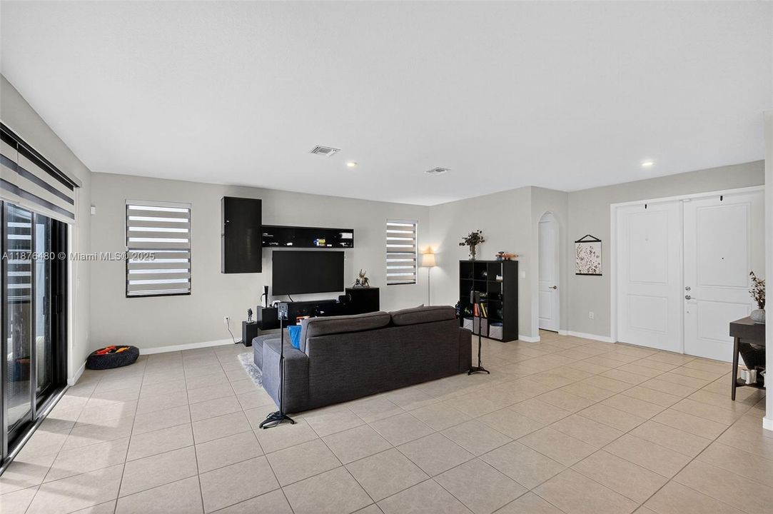 For Sale: $669,000 (4 beds, 3 baths, 2556 Square Feet)