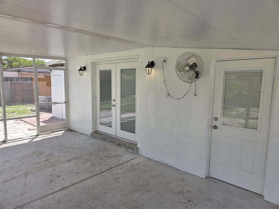 Recently Sold: $439,000 (3 beds, 1 baths, 1107 Square Feet)