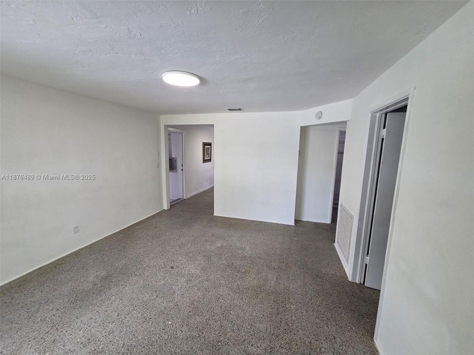 Recently Sold: $439,000 (3 beds, 1 baths, 1107 Square Feet)