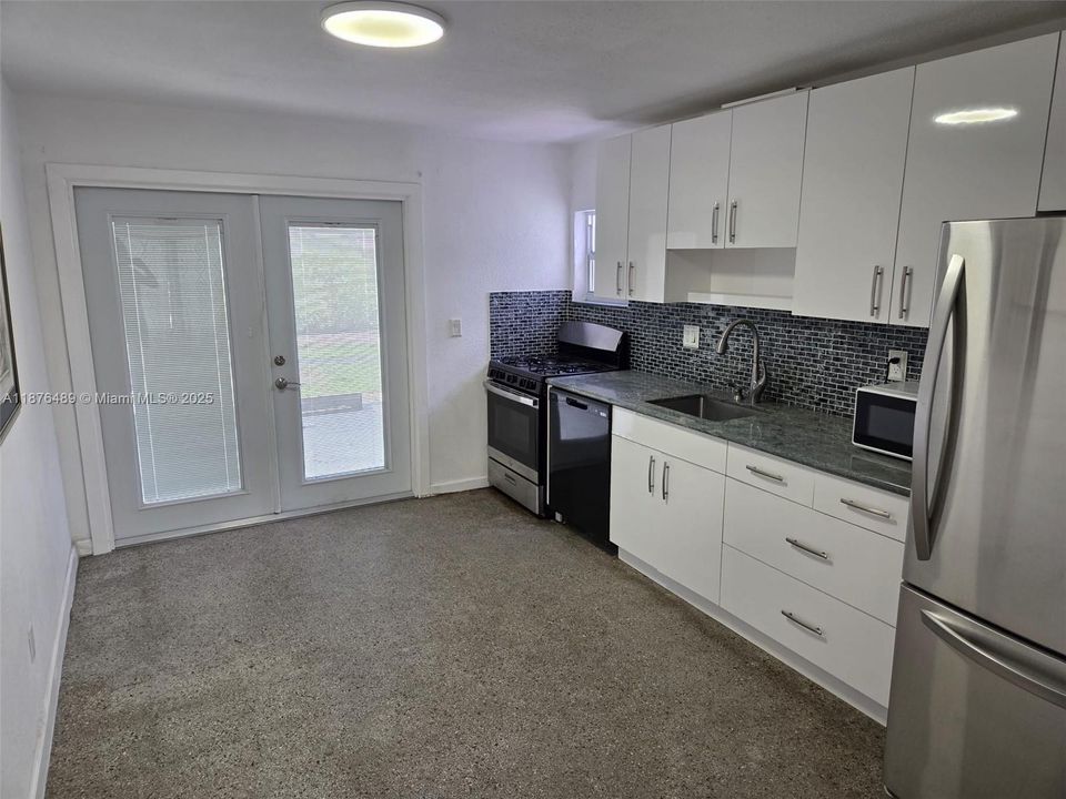 Recently Sold: $439,000 (3 beds, 1 baths, 1107 Square Feet)