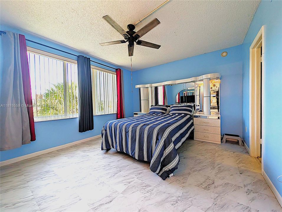 Activo con contrato: $140,000 (2 camas, 2 baños, 1090 Pies cuadrados)