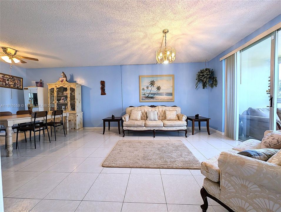 Activo con contrato: $140,000 (2 camas, 2 baños, 1090 Pies cuadrados)