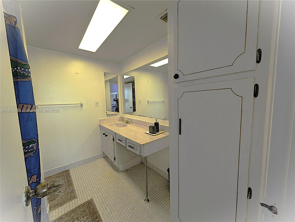 Activo con contrato: $140,000 (2 camas, 2 baños, 1090 Pies cuadrados)