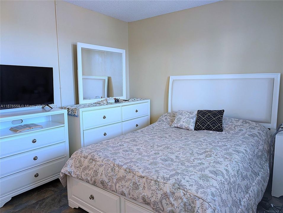 Activo con contrato: $140,000 (2 camas, 2 baños, 1090 Pies cuadrados)