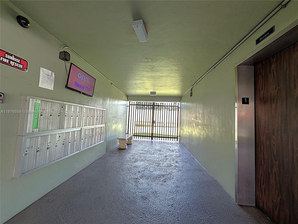 Activo con contrato: $140,000 (2 camas, 2 baños, 1090 Pies cuadrados)