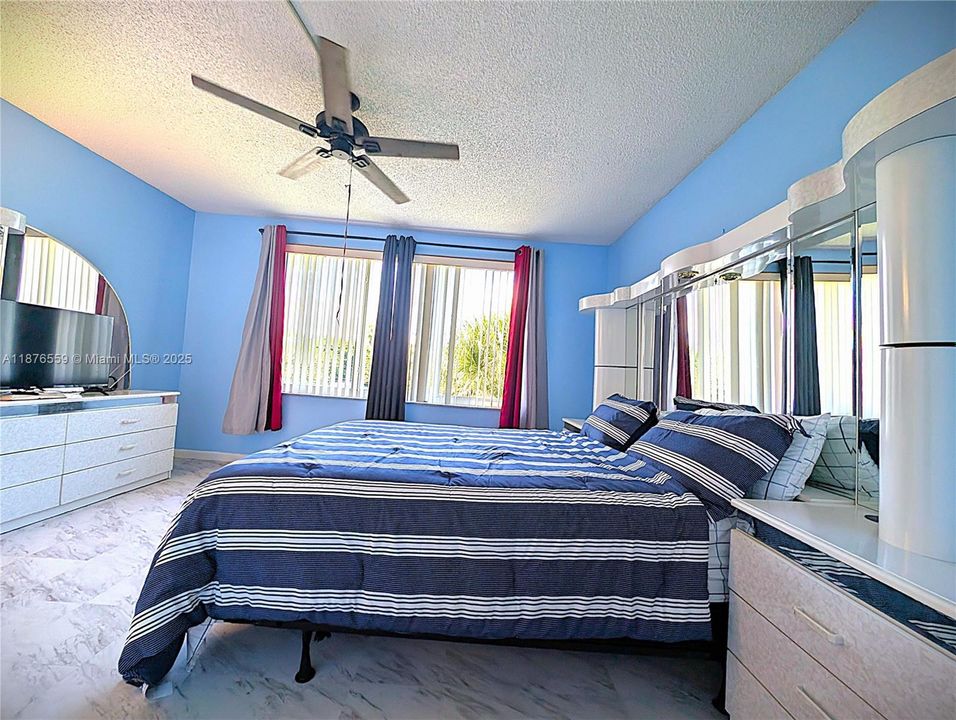 Activo con contrato: $140,000 (2 camas, 2 baños, 1090 Pies cuadrados)