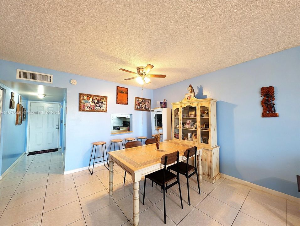 Activo con contrato: $140,000 (2 camas, 2 baños, 1090 Pies cuadrados)