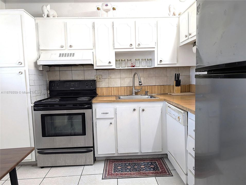 Activo con contrato: $140,000 (2 camas, 2 baños, 1090 Pies cuadrados)