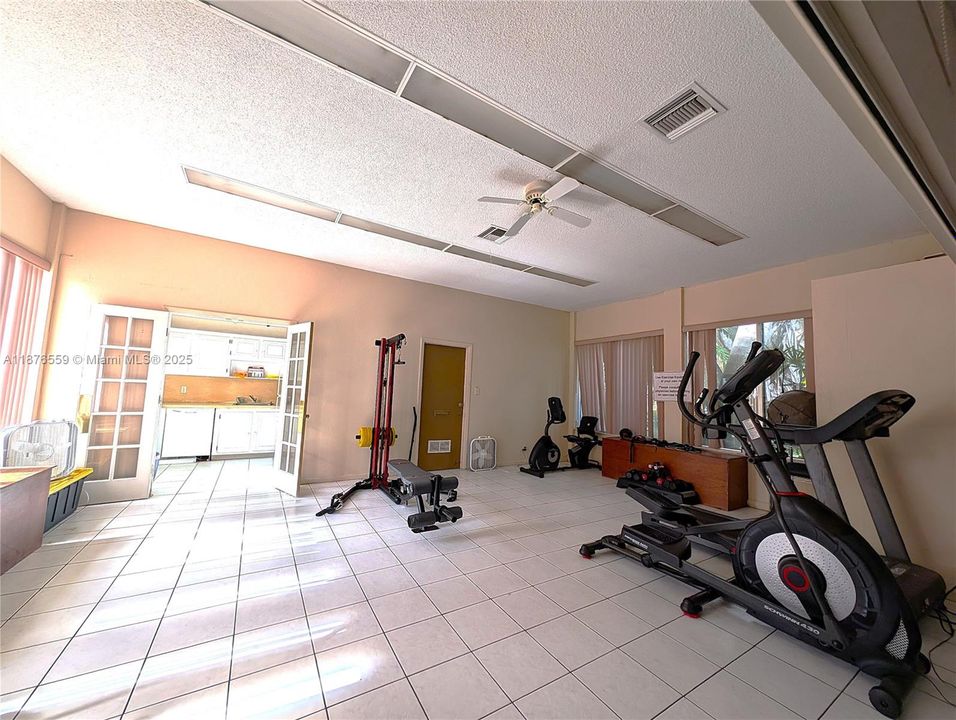 Activo con contrato: $140,000 (2 camas, 2 baños, 1090 Pies cuadrados)