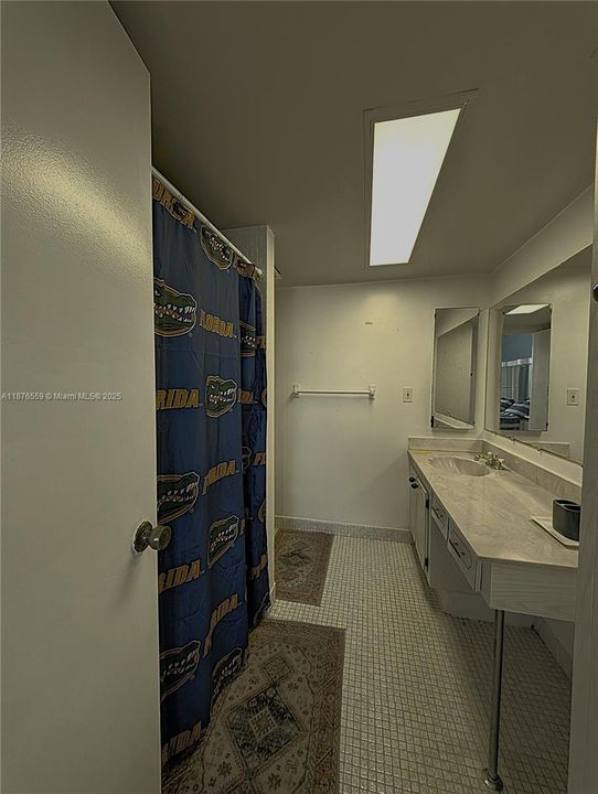 Activo con contrato: $140,000 (2 camas, 2 baños, 1090 Pies cuadrados)