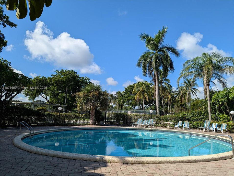 Activo con contrato: $140,000 (2 camas, 2 baños, 1090 Pies cuadrados)