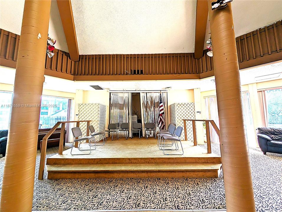 Activo con contrato: $140,000 (2 camas, 2 baños, 1090 Pies cuadrados)