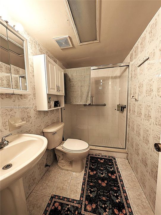 Activo con contrato: $140,000 (2 camas, 2 baños, 1090 Pies cuadrados)