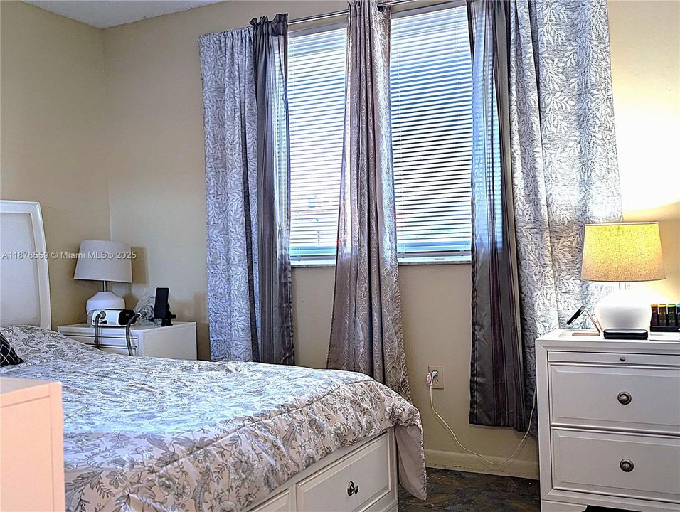 Activo con contrato: $140,000 (2 camas, 2 baños, 1090 Pies cuadrados)