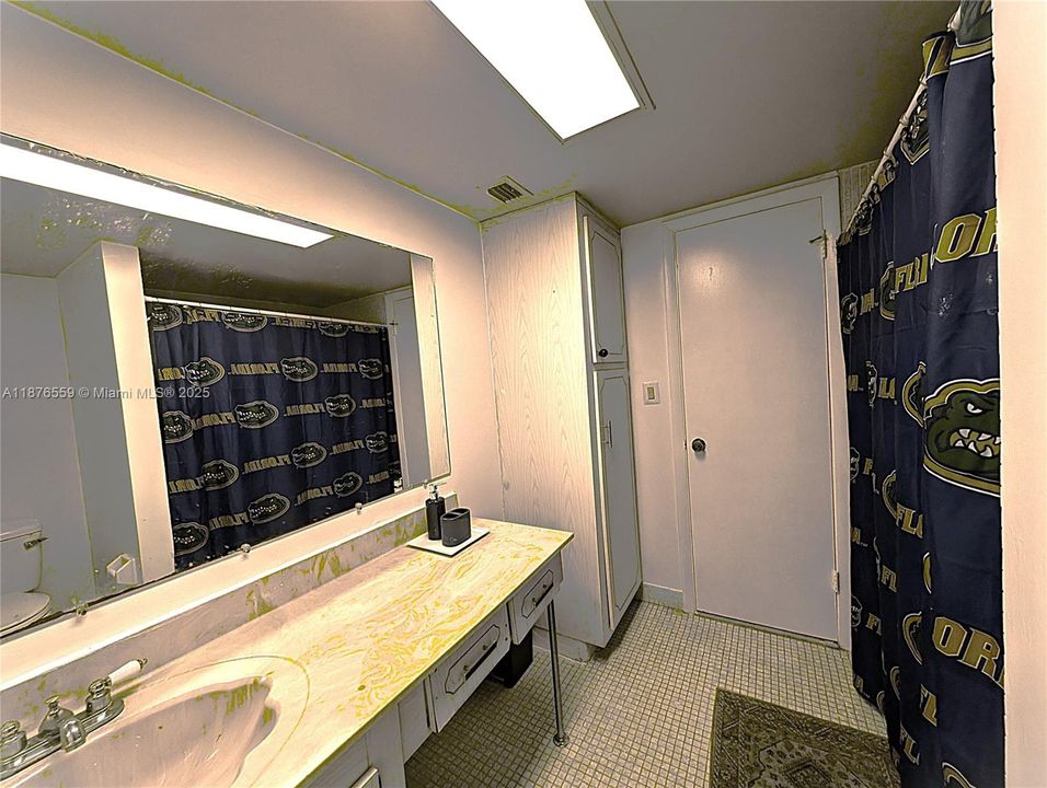 Activo con contrato: $140,000 (2 camas, 2 baños, 1090 Pies cuadrados)