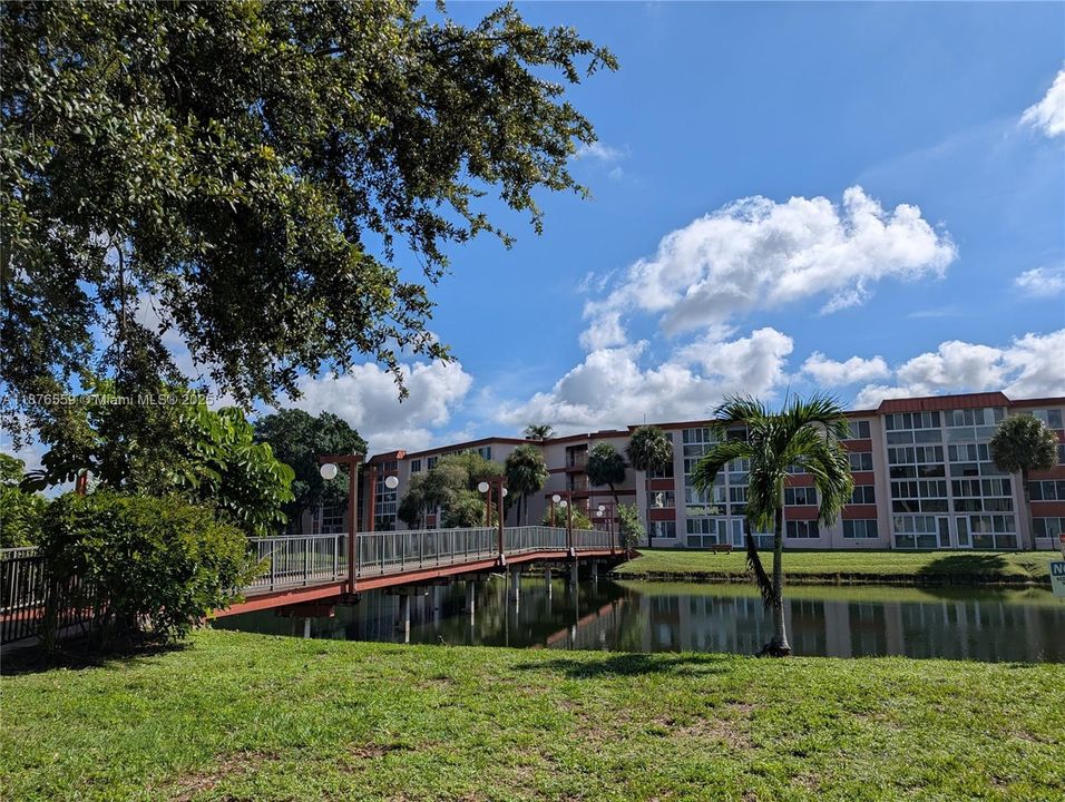 Activo con contrato: $140,000 (2 camas, 2 baños, 1090 Pies cuadrados)