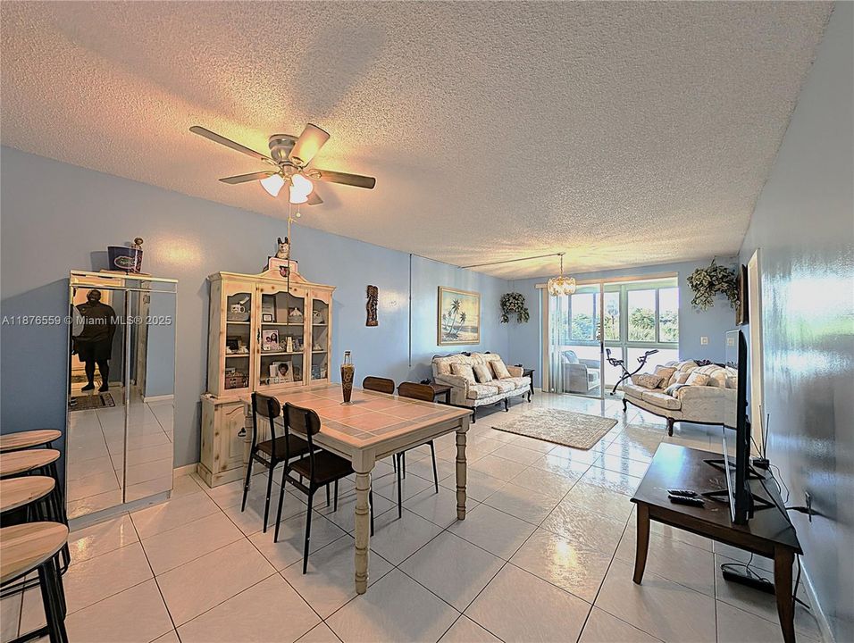 Activo con contrato: $140,000 (2 camas, 2 baños, 1090 Pies cuadrados)