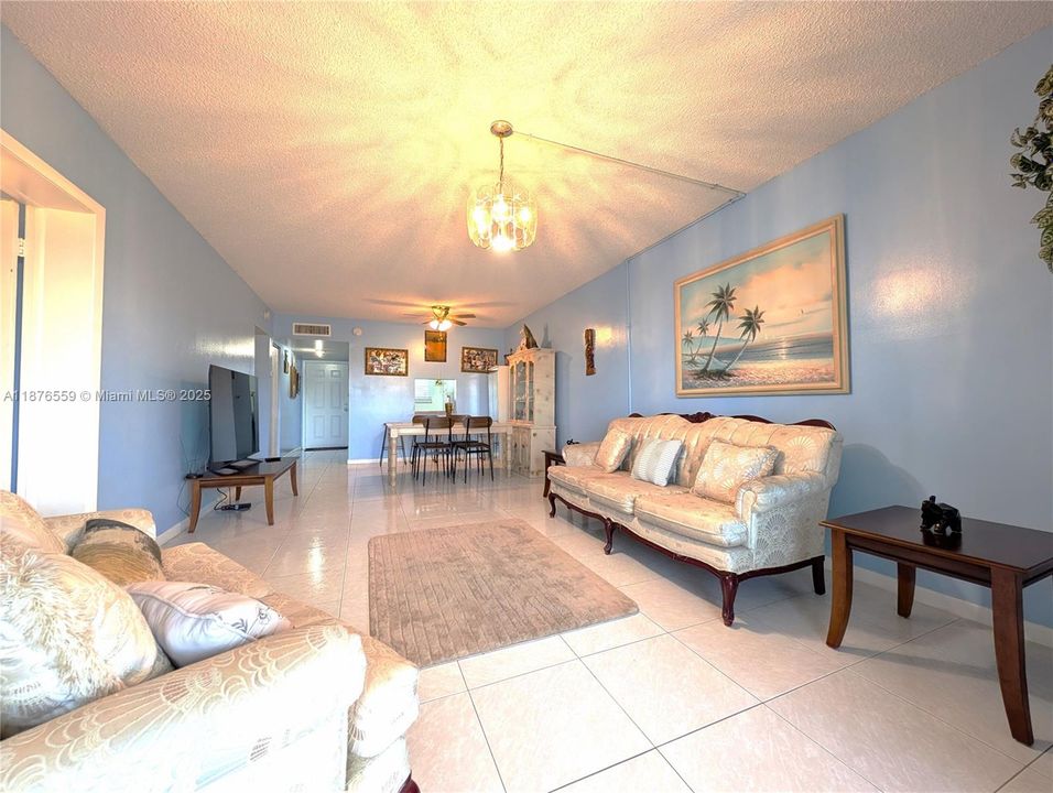 Activo con contrato: $140,000 (2 camas, 2 baños, 1090 Pies cuadrados)