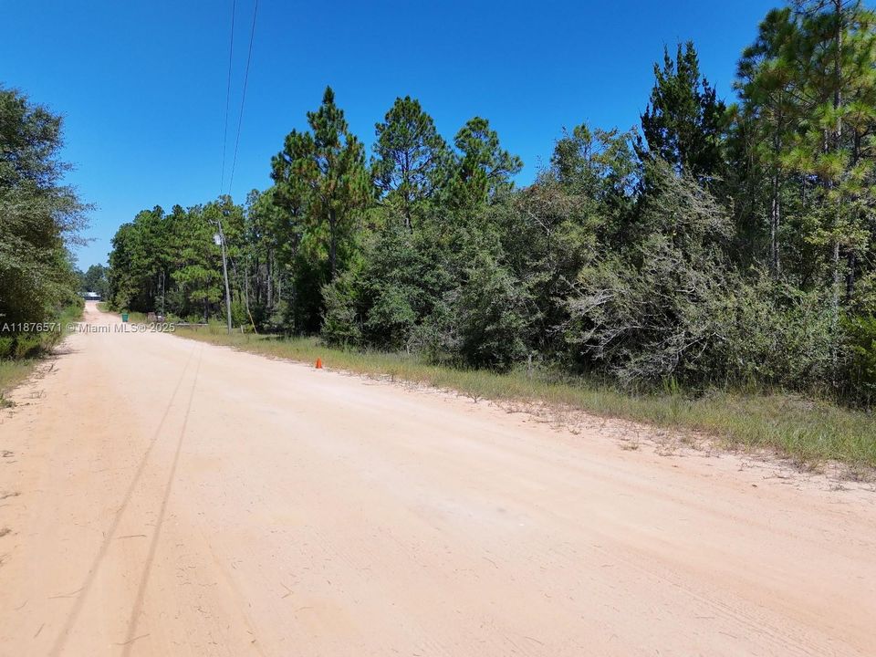 最近售出: $10,500 (0.97 acres)