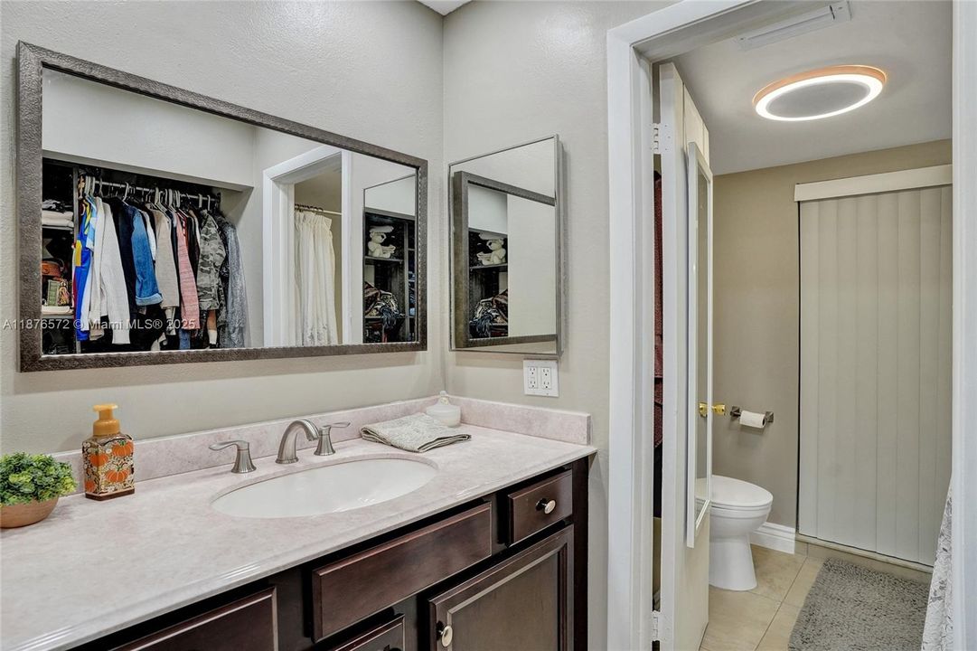 Под контрактом: $799,999 (3 спален, 2 ванн, 1626 Квадратных фут)