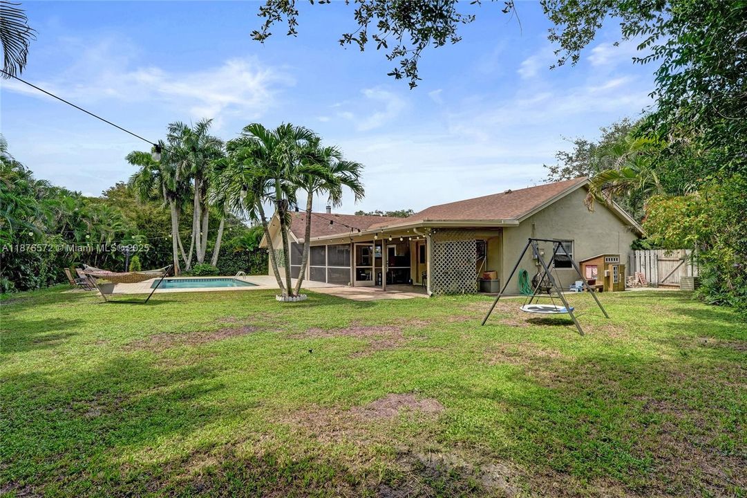 Под контрактом: $799,999 (3 спален, 2 ванн, 1626 Квадратных фут)