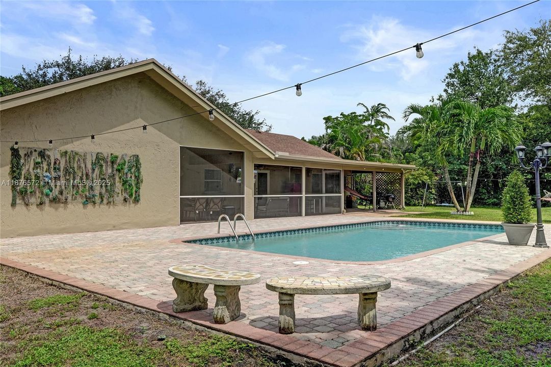 Под контрактом: $799,999 (3 спален, 2 ванн, 1626 Квадратных фут)