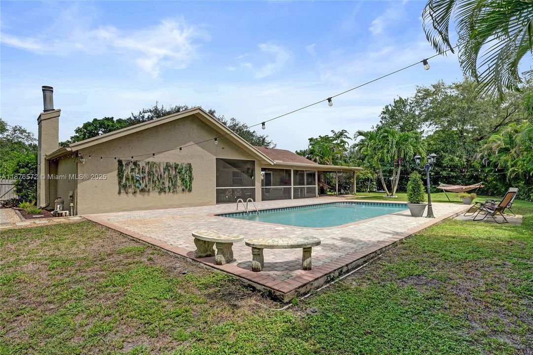 Под контрактом: $799,999 (3 спален, 2 ванн, 1626 Квадратных фут)