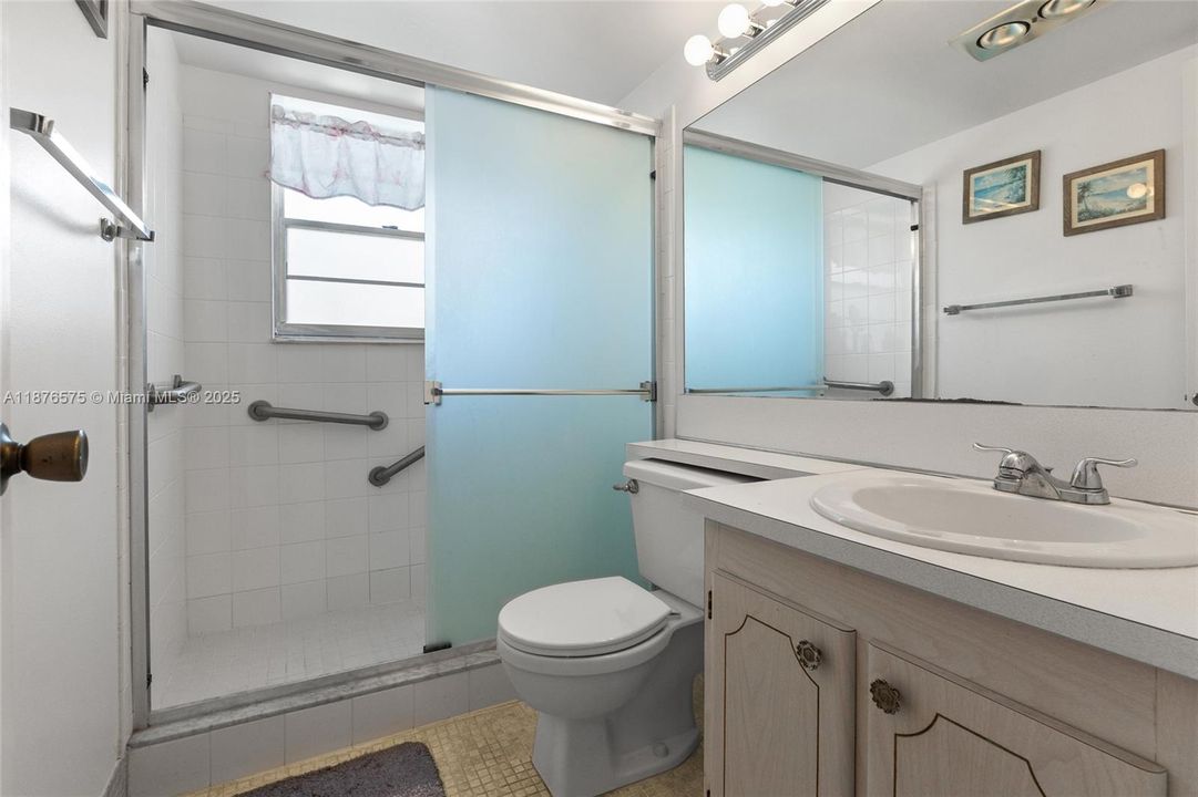 Activo con contrato: $1,550 (2 camas, 1 baños, 820 Pies cuadrados)