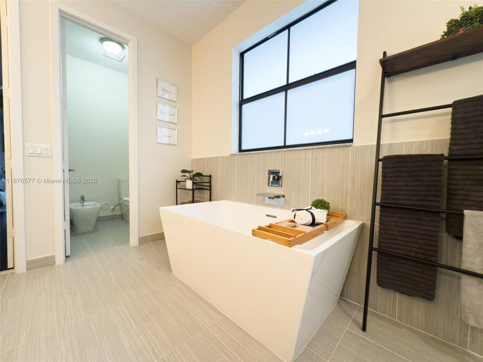 Recently Sold: $1,175,000 (5 beds, 6 baths, 3639 Square Feet)