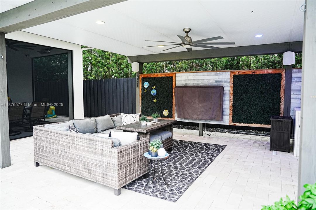 Recently Sold: $1,175,000 (5 beds, 6 baths, 3639 Square Feet)