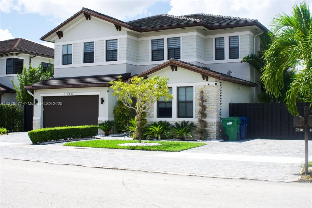 Recently Sold: $1,175,000 (5 beds, 6 baths, 3639 Square Feet)