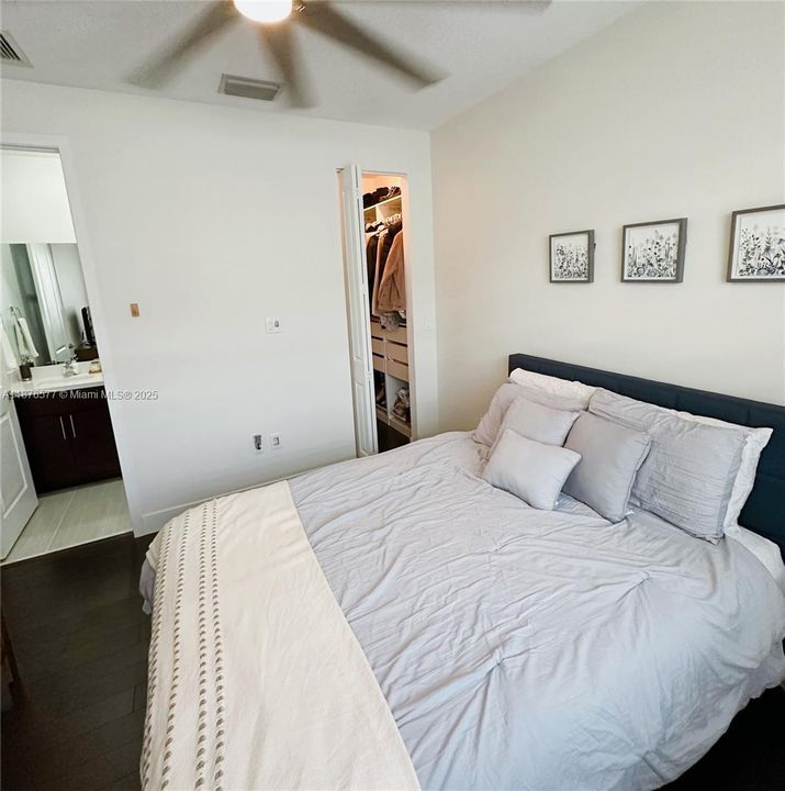 Recently Sold: $1,175,000 (5 beds, 6 baths, 3639 Square Feet)