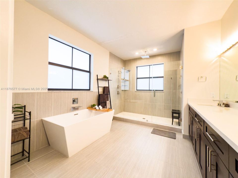 Recently Sold: $1,175,000 (5 beds, 6 baths, 3639 Square Feet)